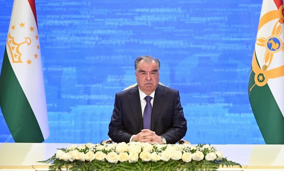 Президент Таджикистана призвал таджикистанцев знать родной литературный язык