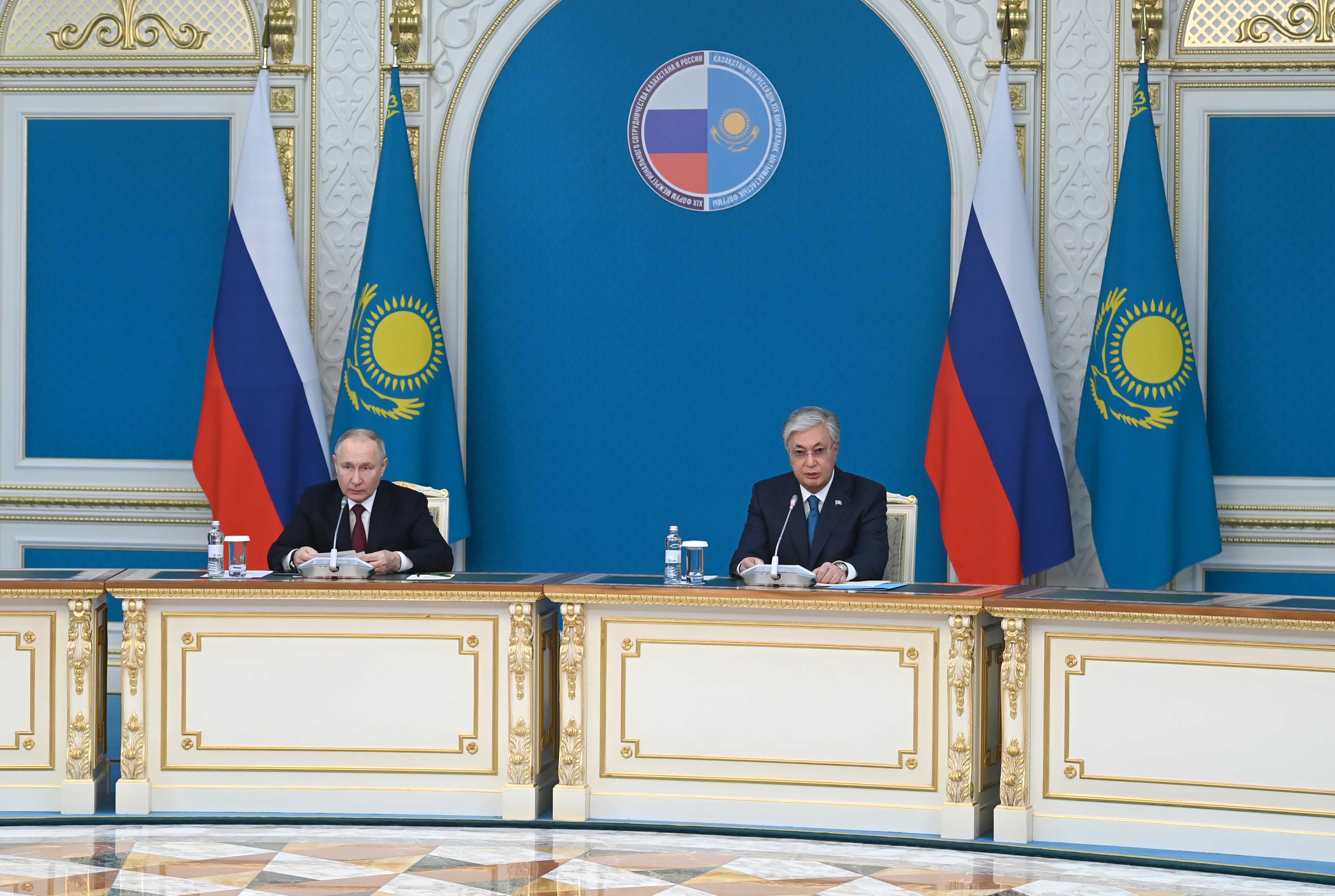 К.-Ж. Токаев и В. Путин приняли участие в пленарном заседании ХIХ Форума межрегионального сотрудничества