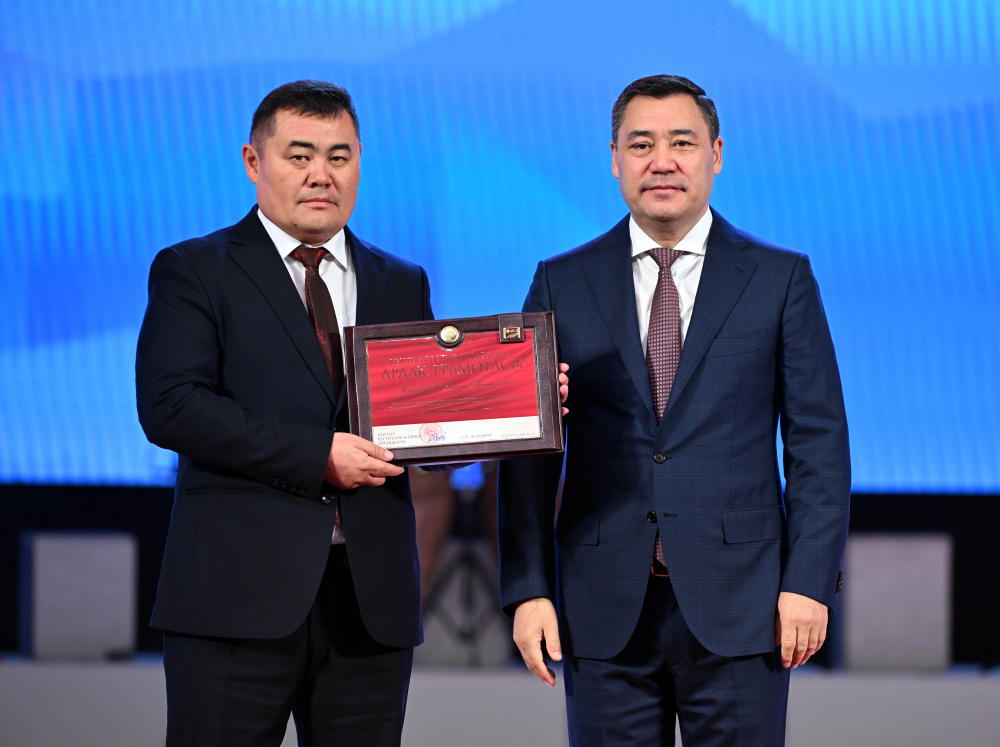 Президент наградил причастных к передаче 