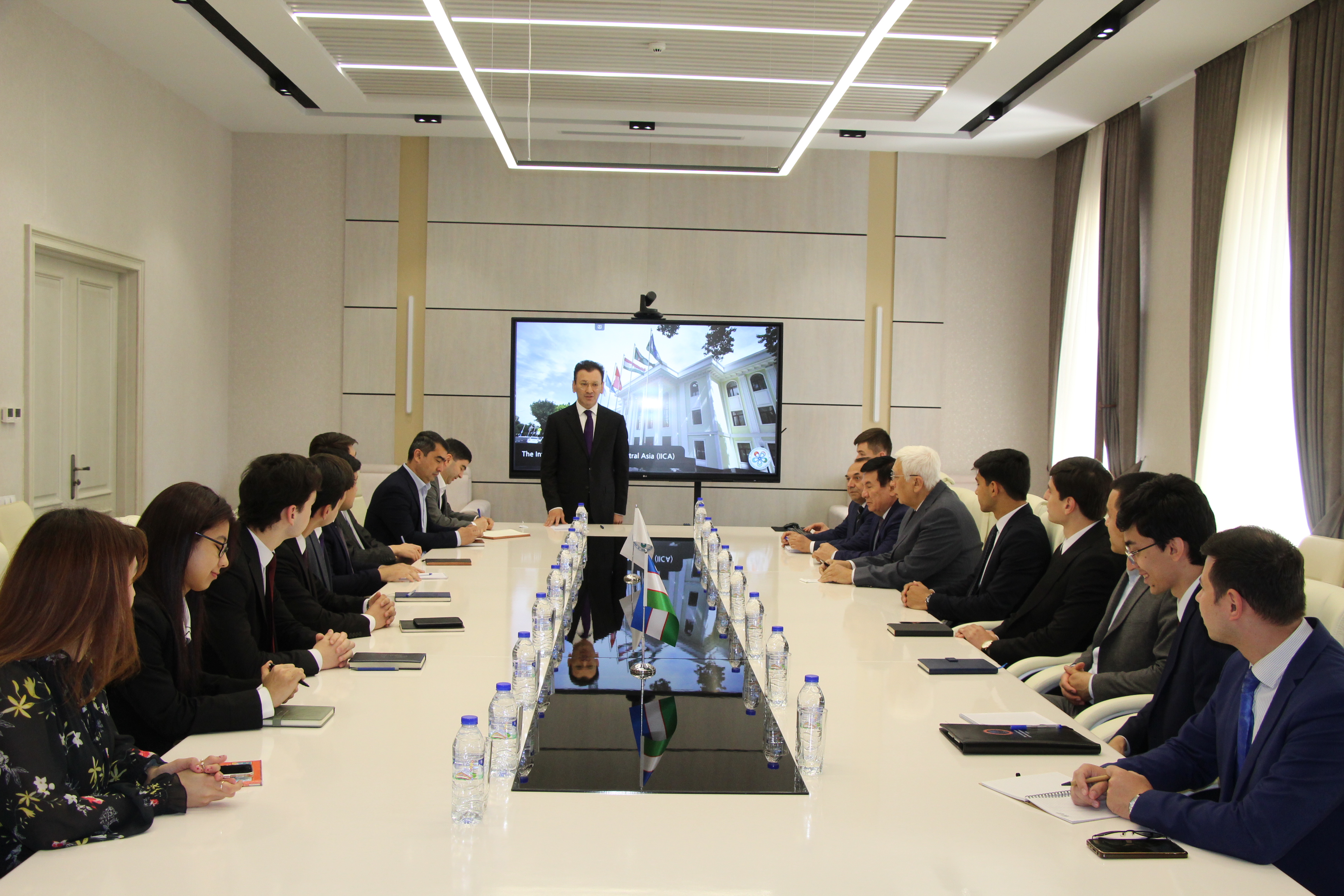 Bo‘lajak diplomatlar Markaziy Osiyo xalqaro institutiga tashrif buyurishdi