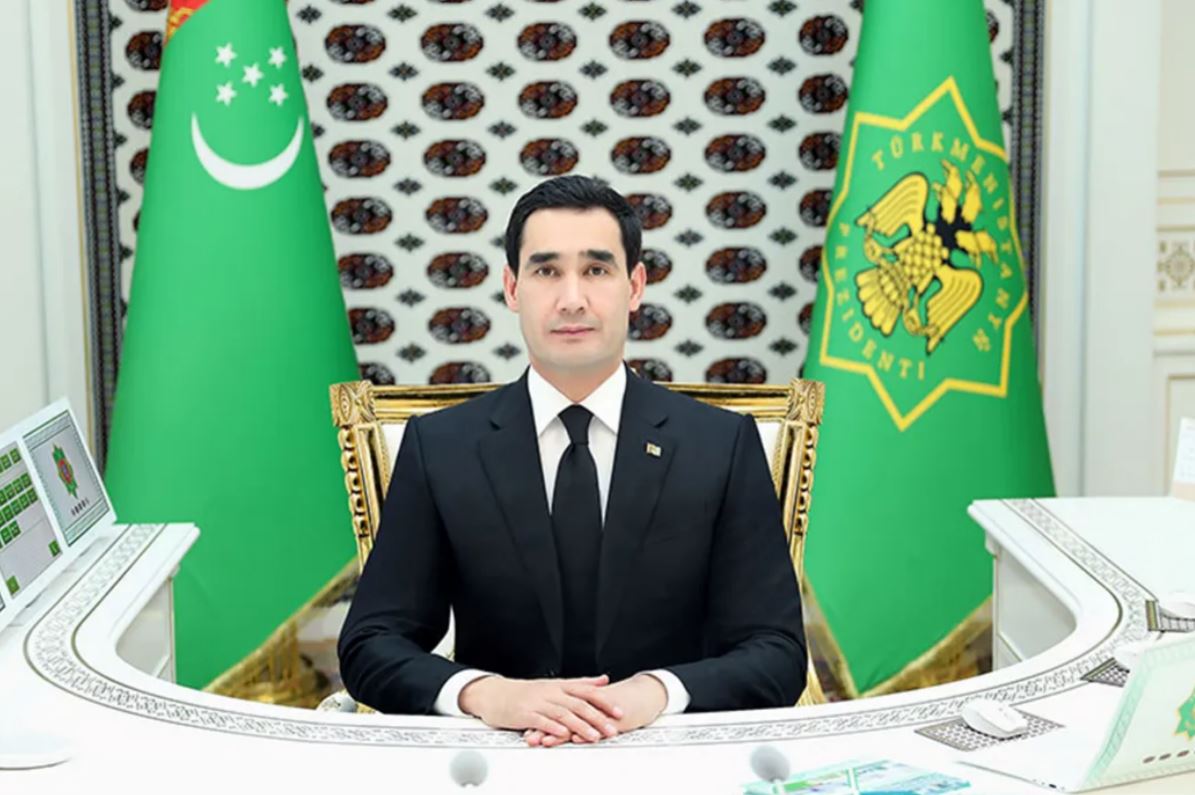 Президент Туркменистана провёл рабочее совещание с хякимами велаятов и вице-премьером по АПК