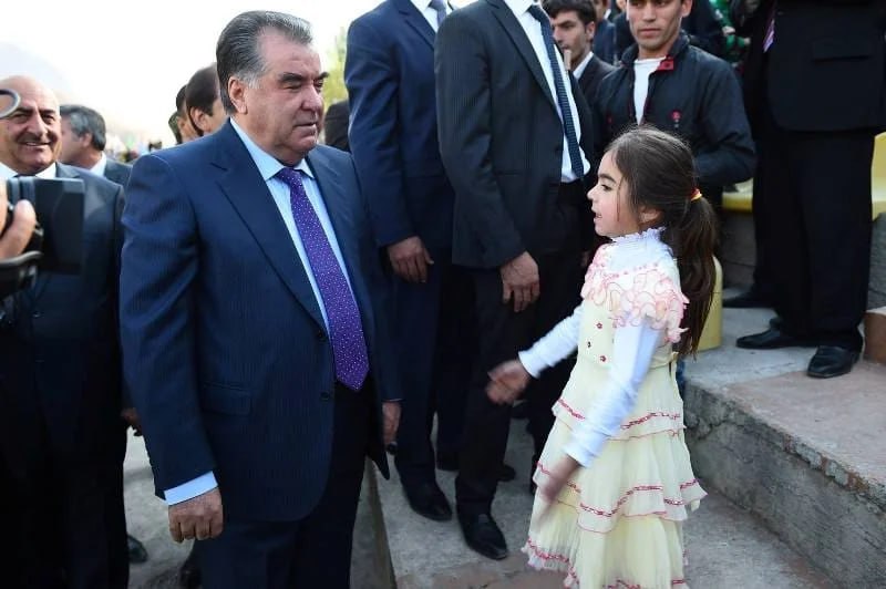 Президент Таджикистана встретился со 100 детьми и подростками – сиротами, детьми с ограниченными физическими возможностями