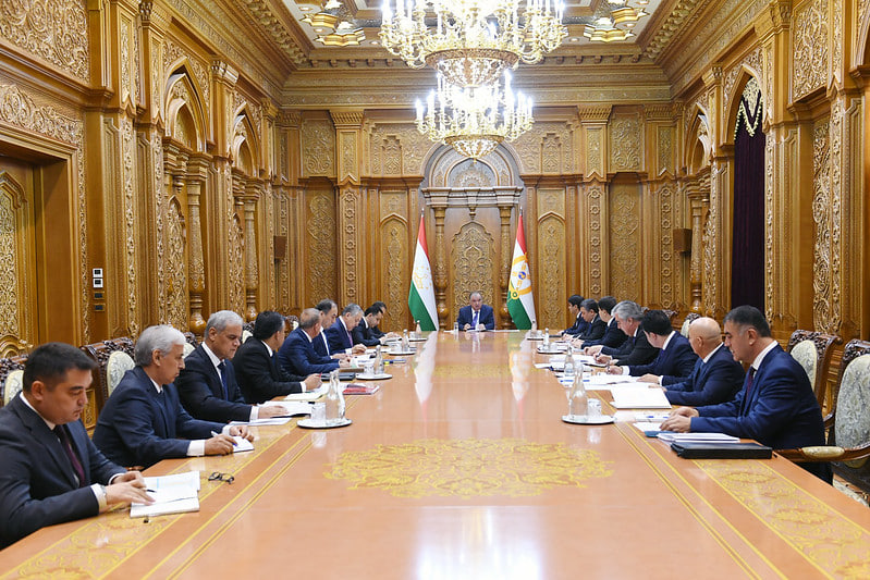 Эмомали Рахмон провёл рабочее совещание