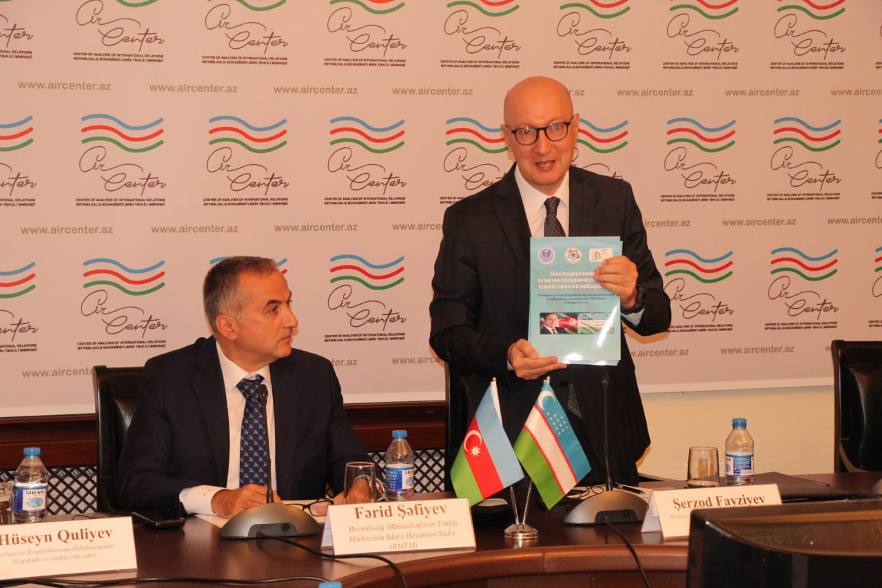 Bokuda Ozarbayjon Milliy etakchisi Haydar Alievga bag'ishlangan to'plam taqdimoti haqida