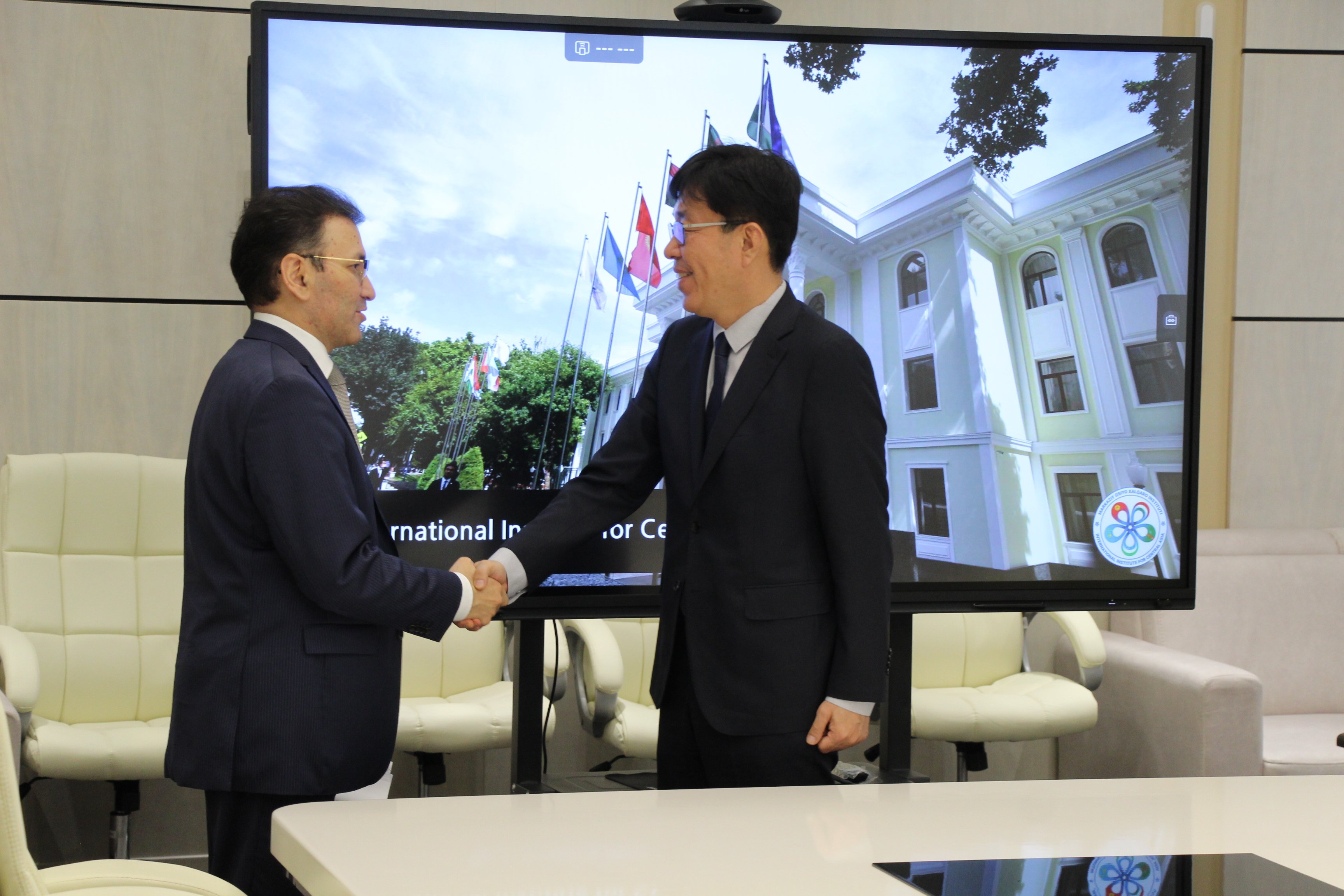 IICA Holds Meeting with Newly Appointed Ambassador of South Korea