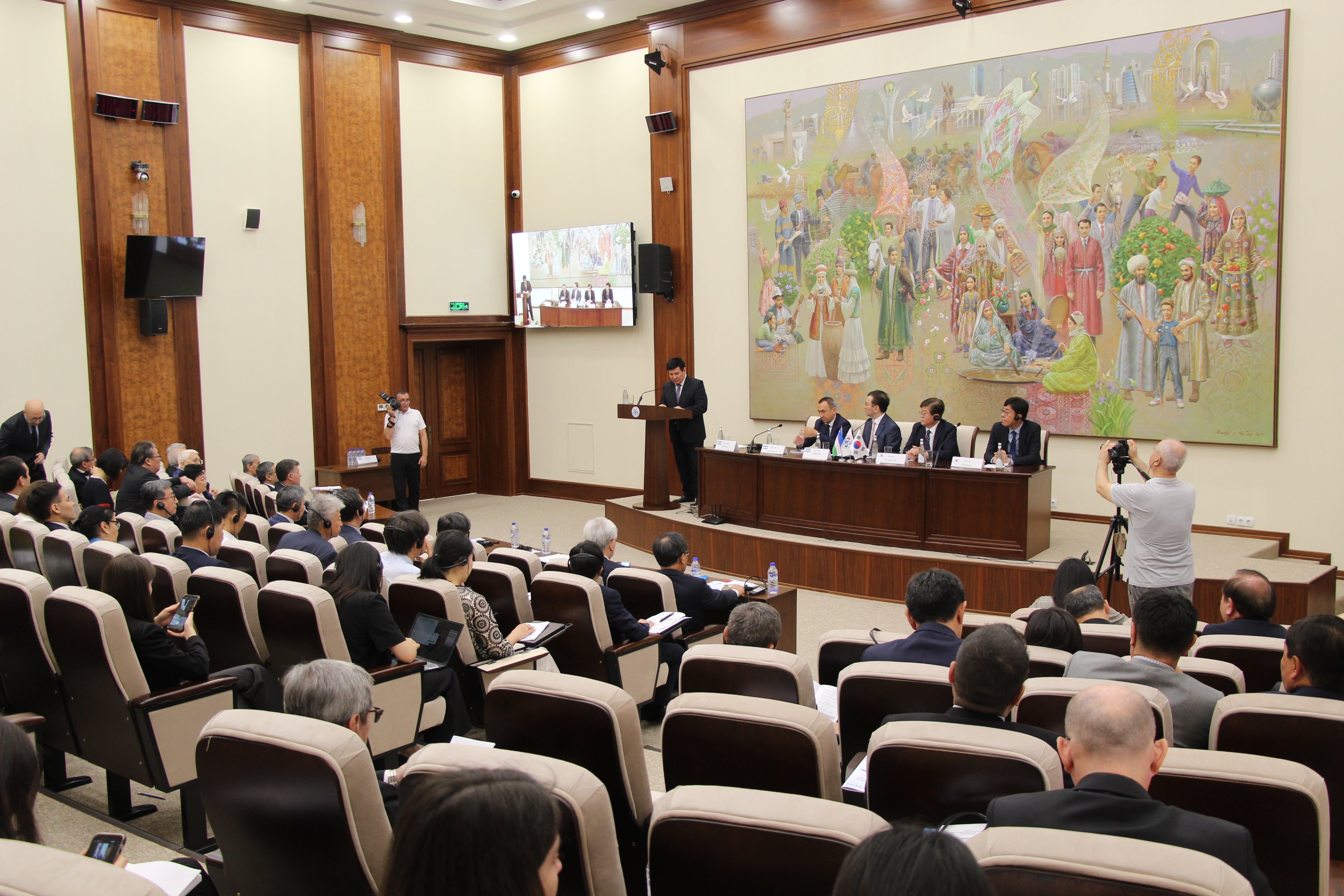 В Ташкенте состоялся первый Форум аналитических центров Центральной Азии и Республики Корея