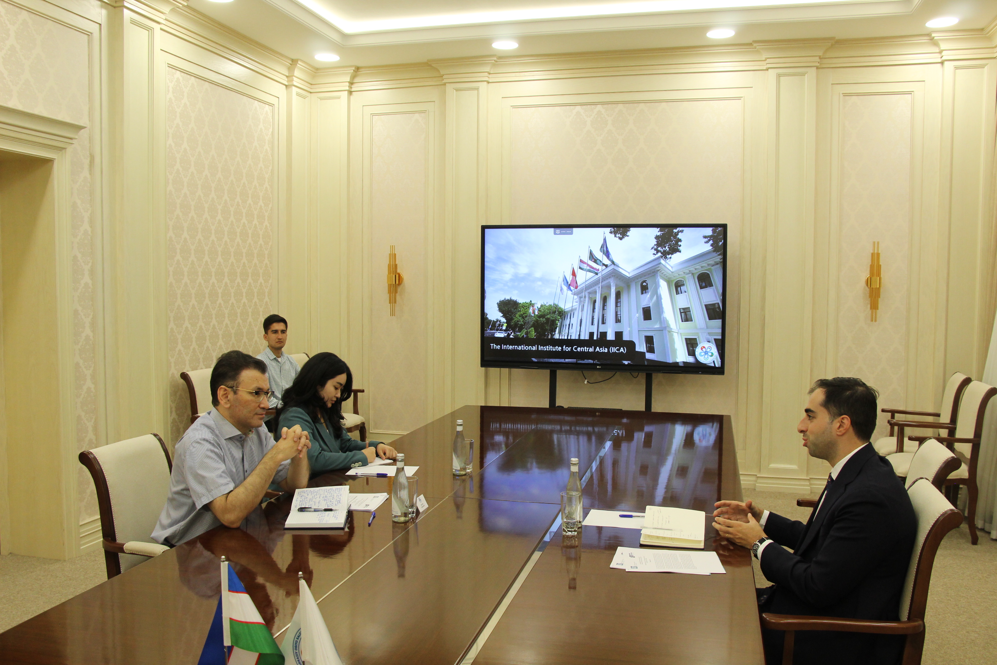 Директор МИЦА принял главу британского аналитического центра 