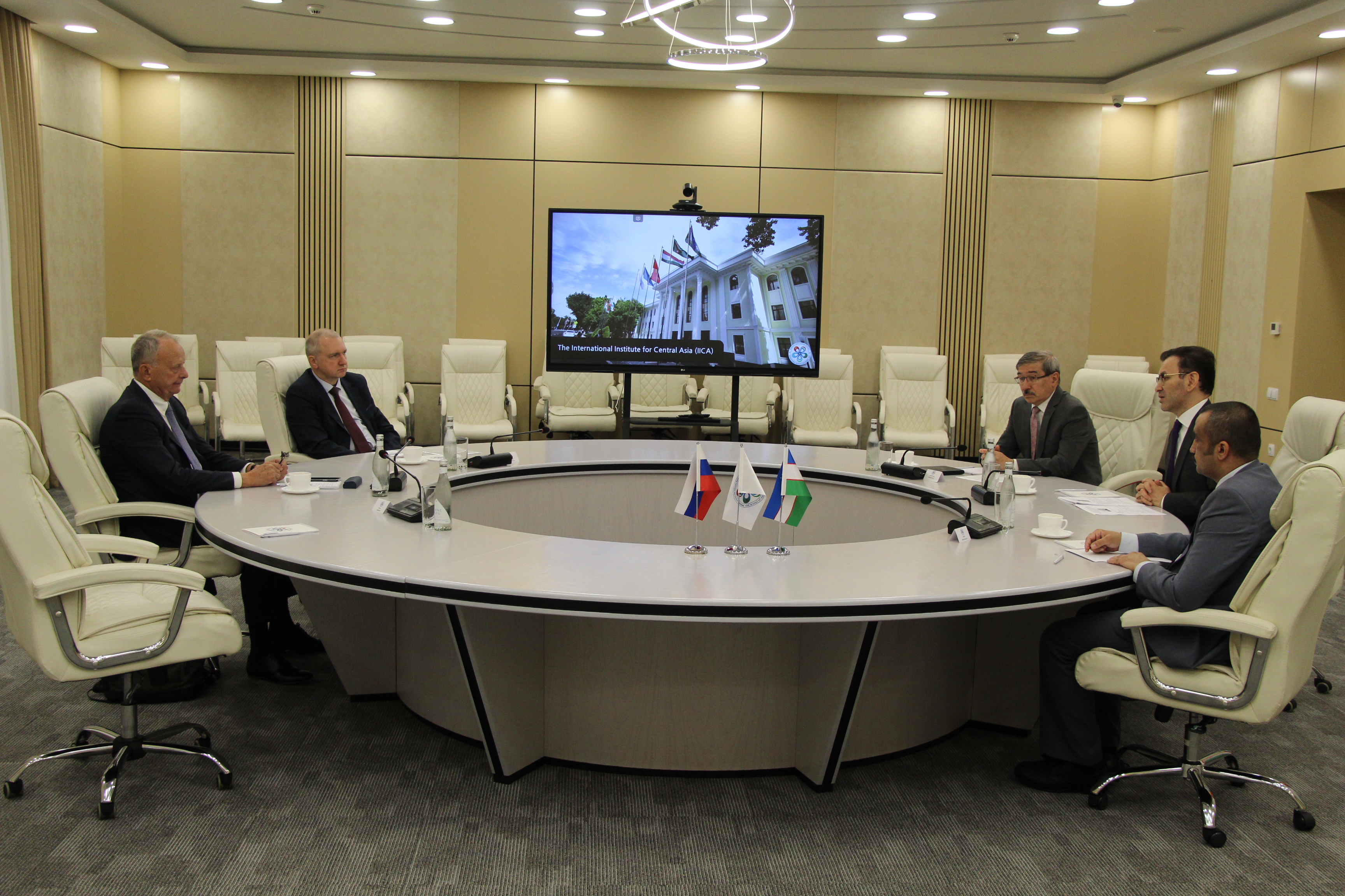 Президент ИМЭМО посетил Международный институт Центральной Азии