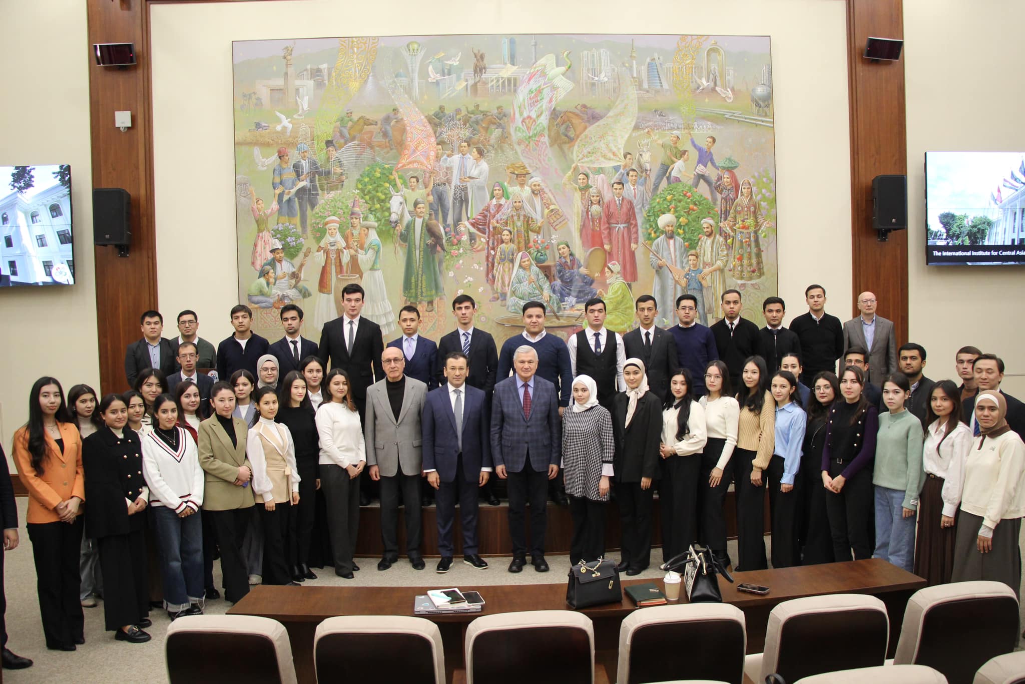 Jahon iqtisodiyoti va diplomatiya universitetida (JIDU) ta’lim olayotgan magistrlar guruhi bilan uchrashuv tashkil etildi