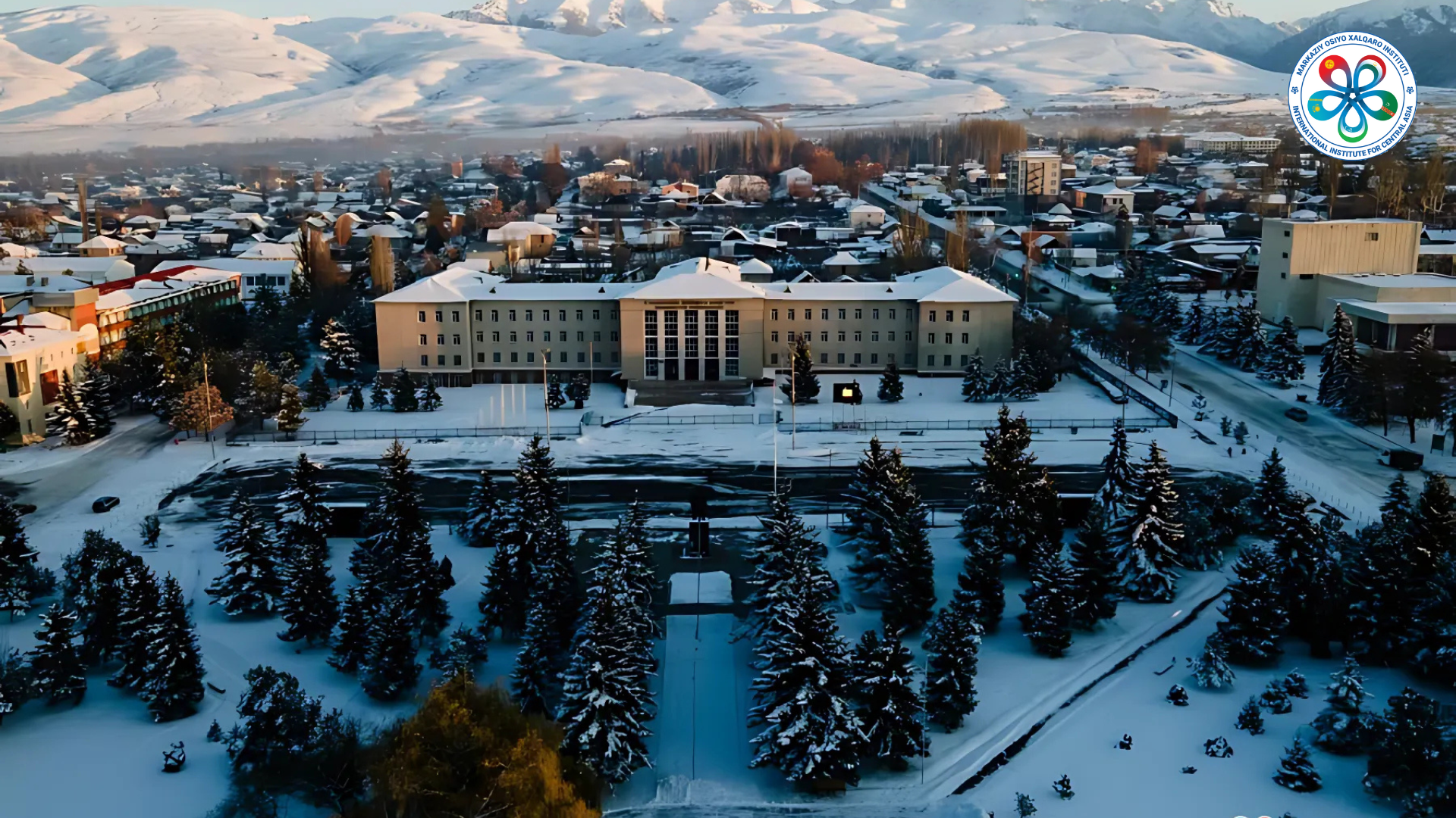 Американский журнал путешественников Condé Nast Traveler назвал Каракол «столицей приключений Центральной Азии» и включил его в список 25 лучших мест для посещения.