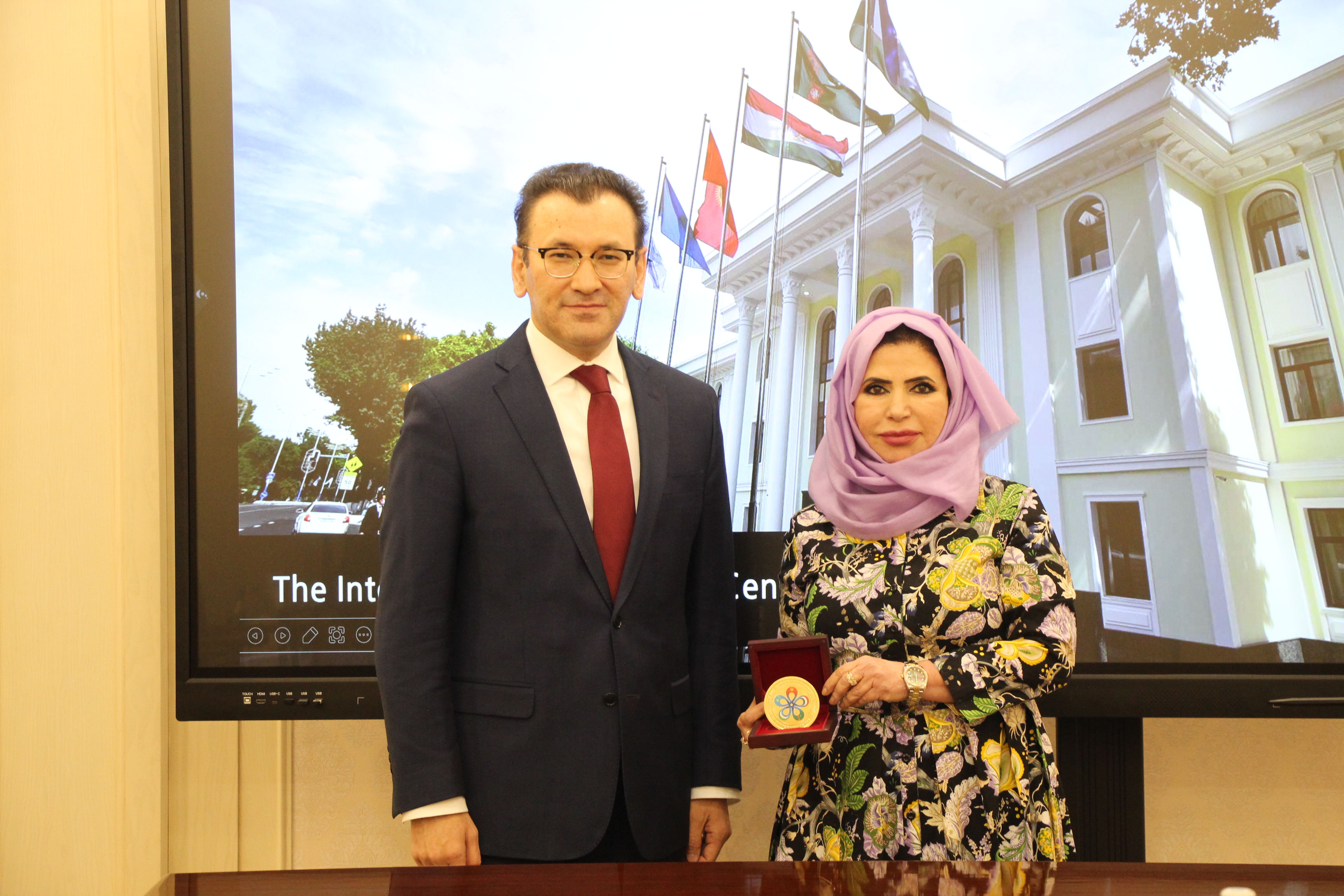 МИЦА налаживает академические связи с Emirates Policy Center 