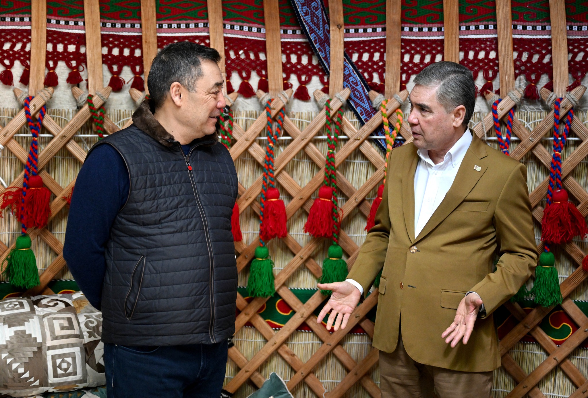 Президент Кыргызстана Садыр Жапаров встретился с председателем Халк Маслахаты Туркменистана Гурбангулы Бердымухамедовым