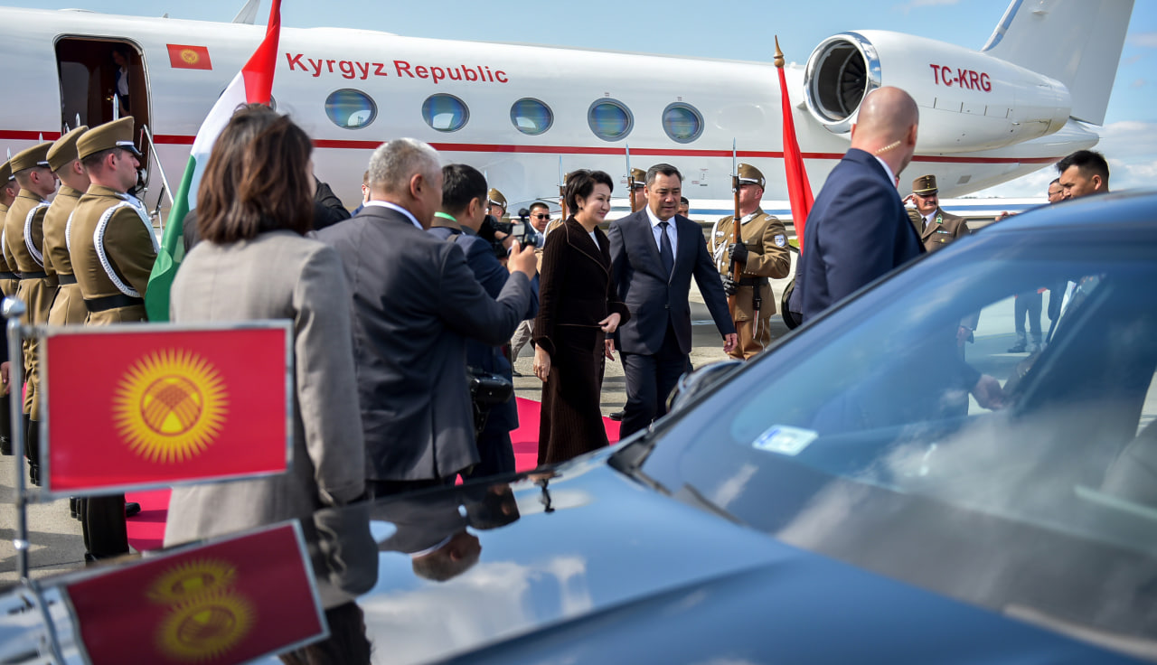 Президент Кыргызстана Садыр Жапаров прибыл в Будапешт 