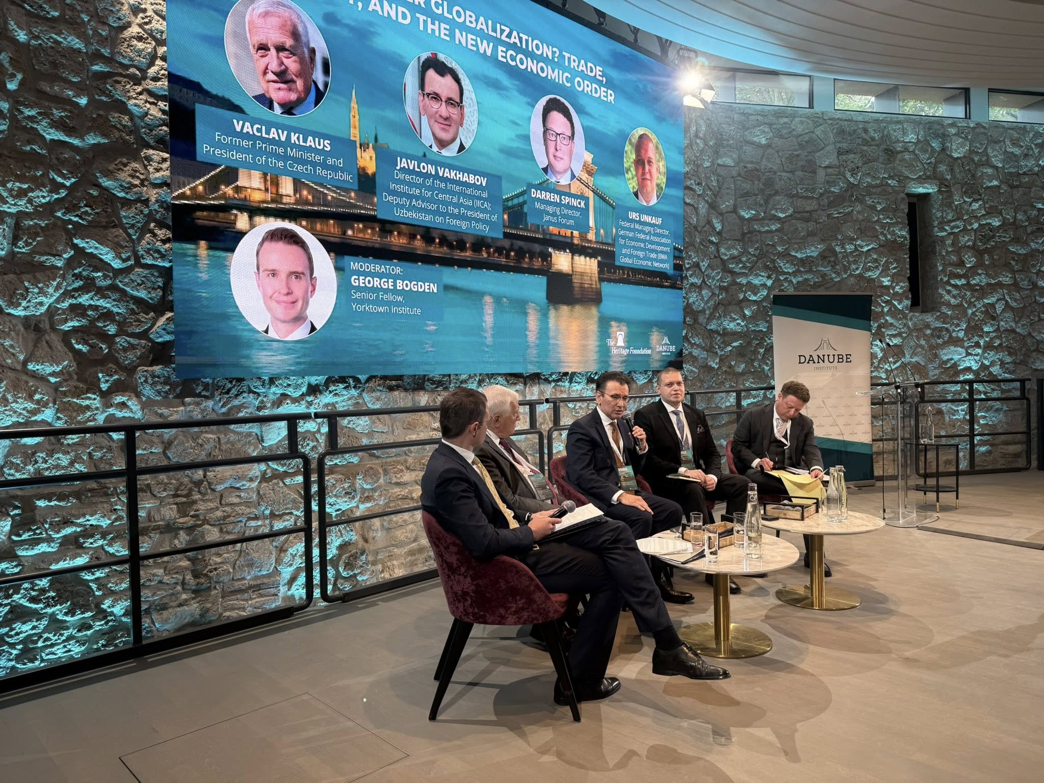 Директор МИЦА на конференции в Будапеште:  «Опыт региональной консолидации Центральной Азии – это глобальный пример превентивной дипломатии»