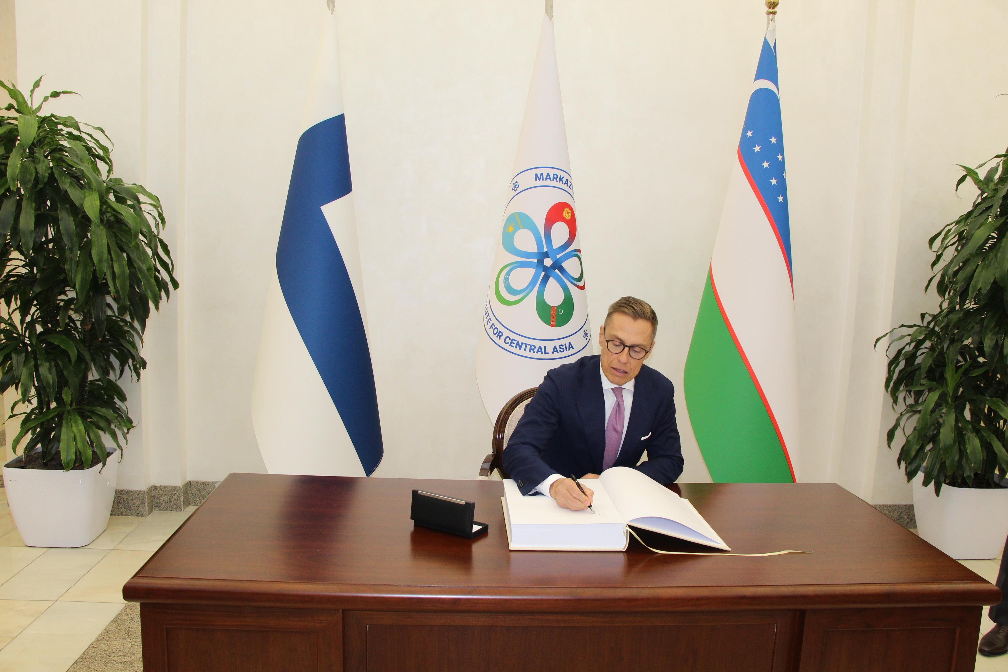 Президент Финляндии Александр Стубб посетил Международный институт Центральной Азии.