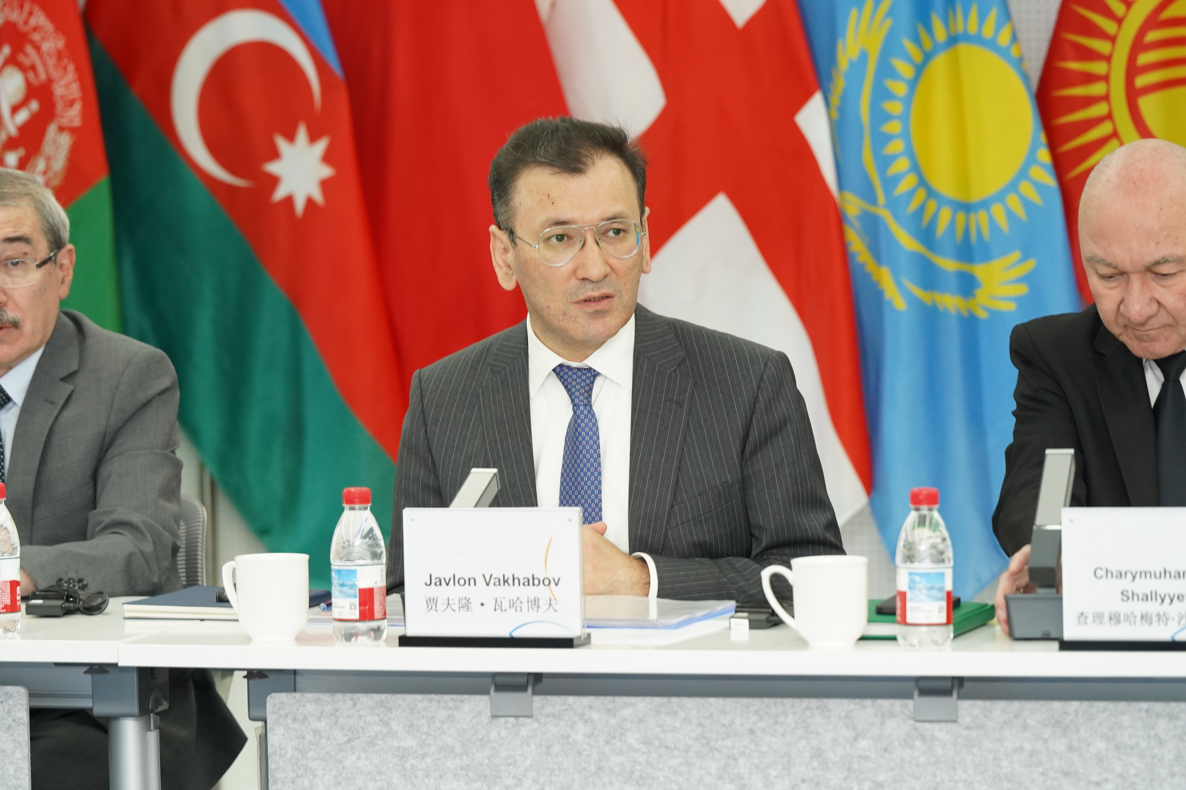 MOXI direktori J.Vaxabovning “O‘zbekiston va CAREC: barqaror rivojlanish va aholining zaif qatlamlarini kambag‘allikka qaytishining oldini olish yo‘lidagi hamkorlik” mavzusidagi davra suhbatidagi nutqi 